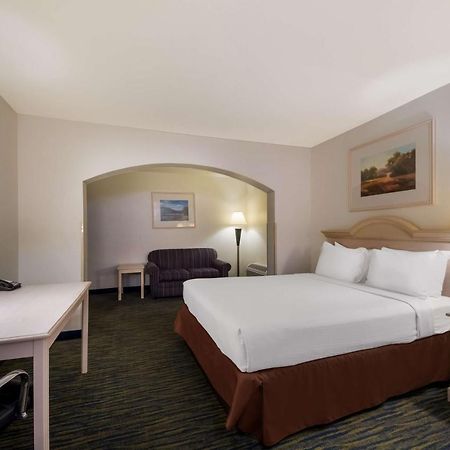 Surestay Hotel By Best Western Falfurrias Exterior photo